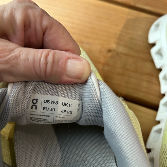 ON CLOUD 5 Running Shoes Hay Frost Women Sneakers 8 - Picture 12 of 16